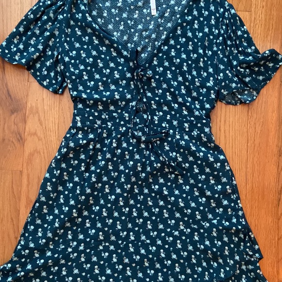 Xhilaration Teal Floral Keyhole Mini Dress - Picture 4 of 10